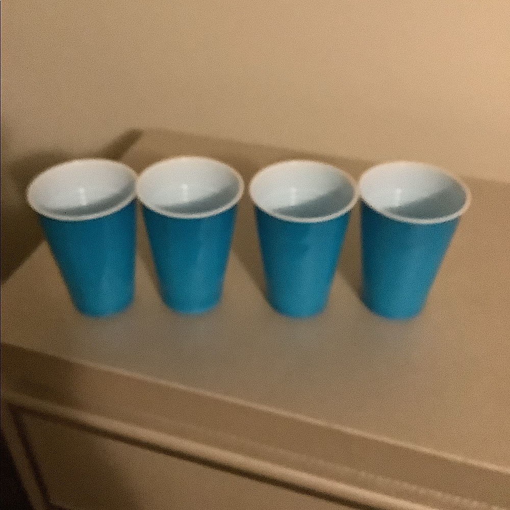 4 blue cups